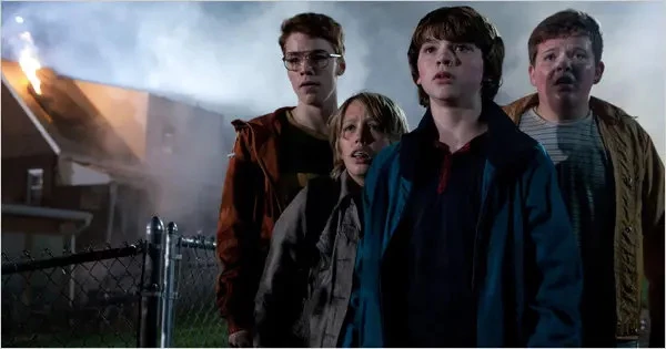 The Super 8 (2011) movie cast - movies like the goonies