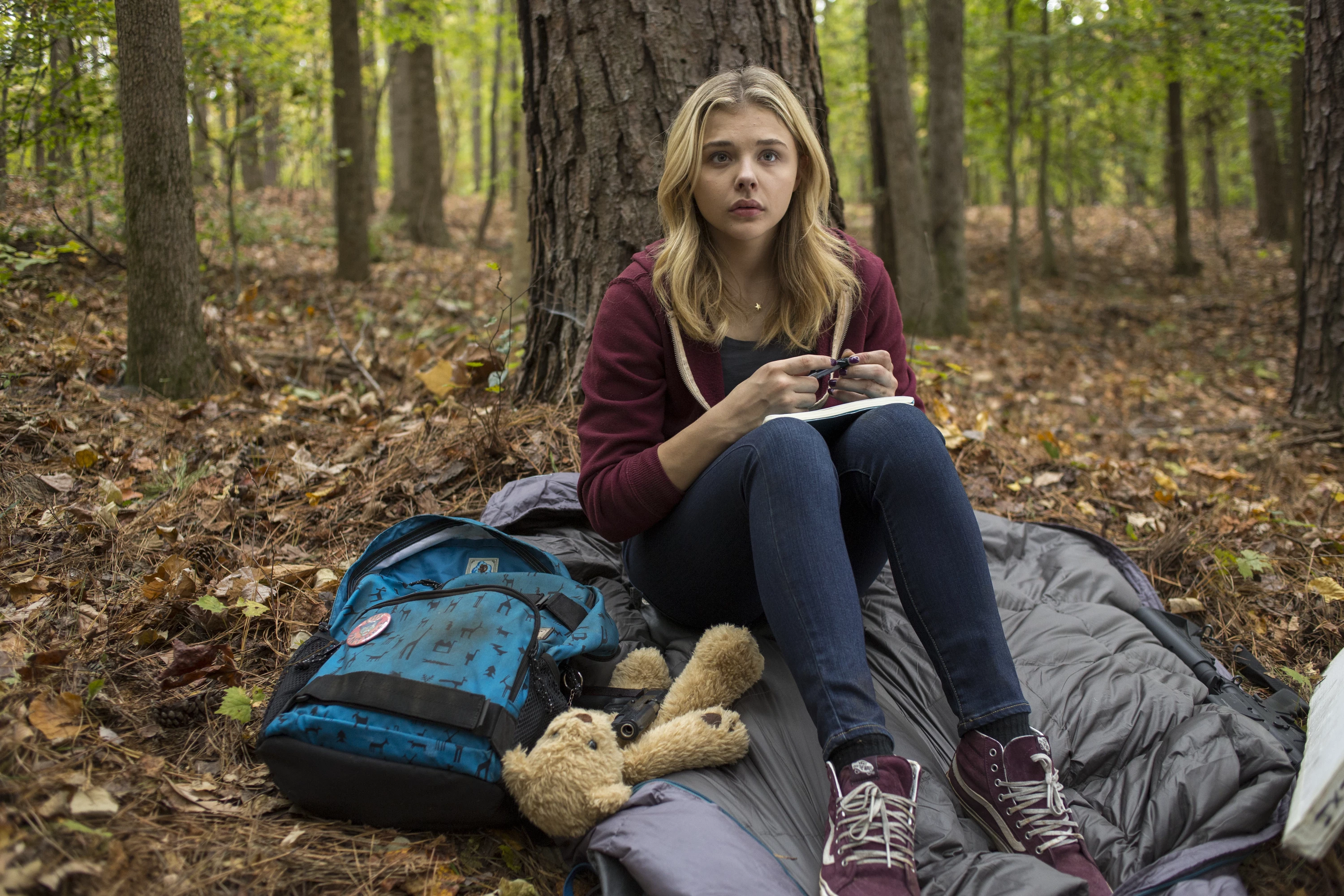 The 5th Wave (2016) - movies like divergent