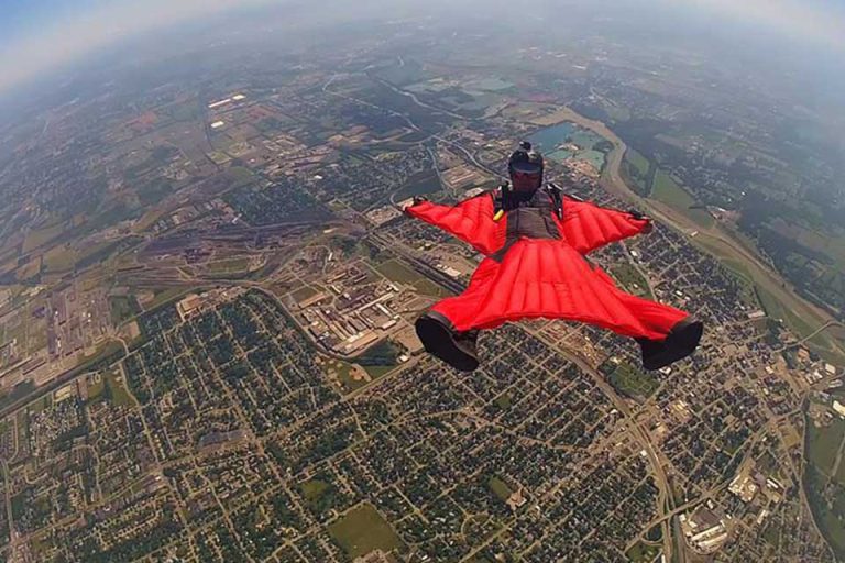 Skimming Mountain Ridges at 150 MPH: The Pure, Aerodynamic Madness of Wingsuit Flying